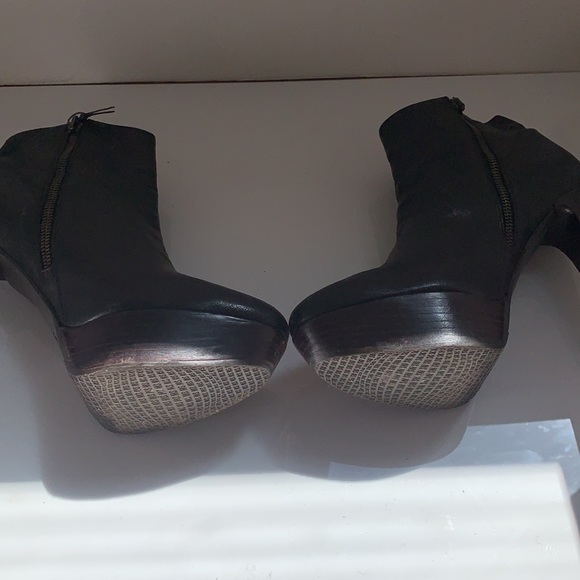 Stewart Weitzman Black Stacked Heeled Booties - Picture 11 of 16